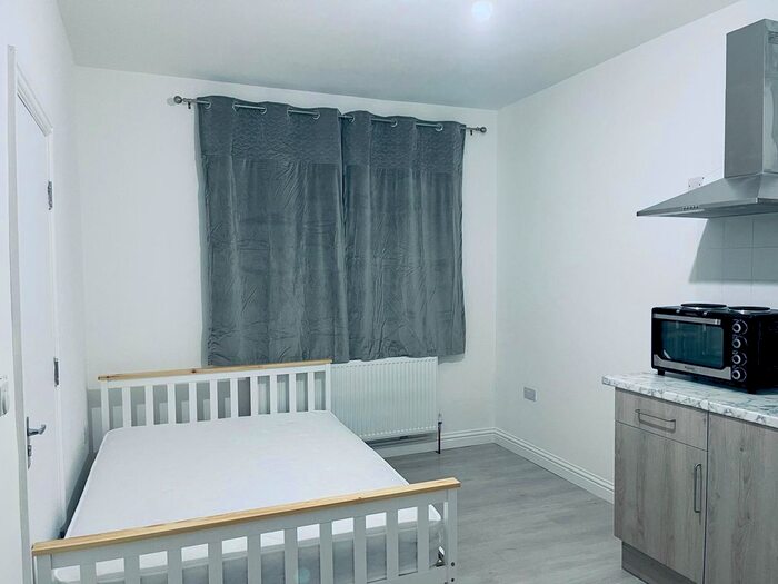 Studio To Rent In Ilford, IG2