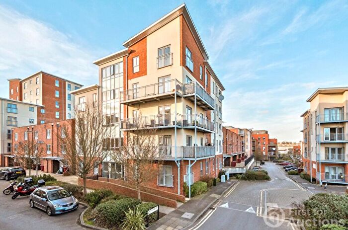 2 Bedroom Apartment For Sale In Battle Square, Reading, Berkshire, RG30