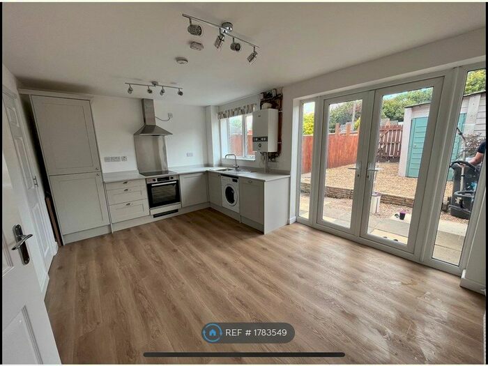 3 Bedroom Semi-Detached House To Rent In South Grove, Wymington, Rushden, NN10