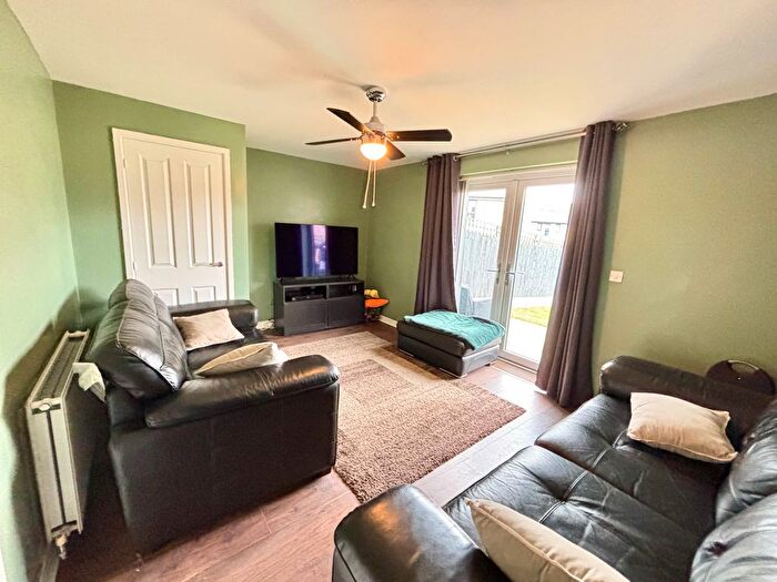 3 Bedroom Semi-detached House For Sale In Earl Street, Pontefract, WF9