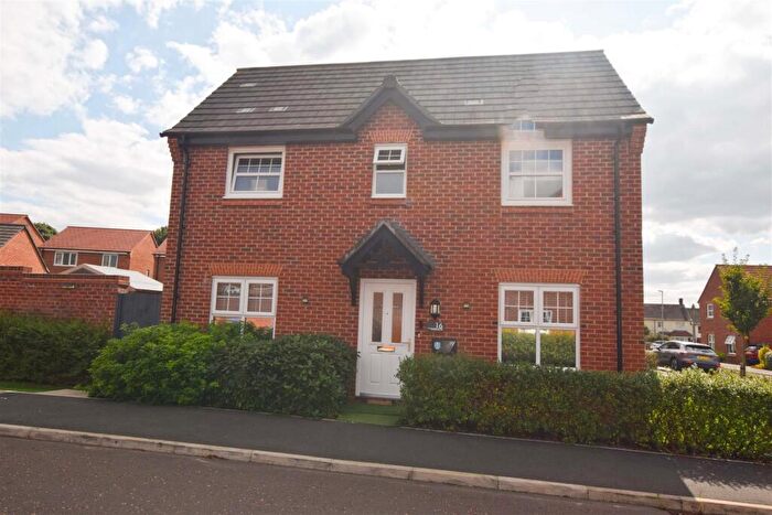 3 Bedroom Semi-Detached House For Sale In Dunnderdale Hill, Middleton, Manchester, M24