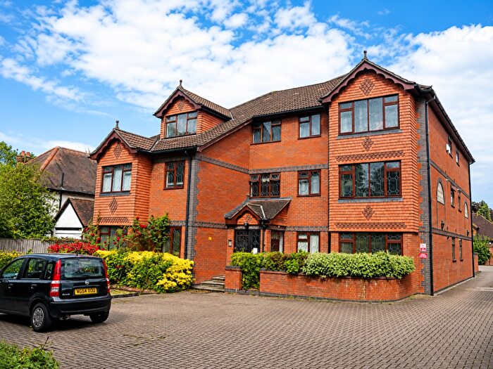 2 Bedroom Flat To Rent In South Croydon, Surrey, CR2