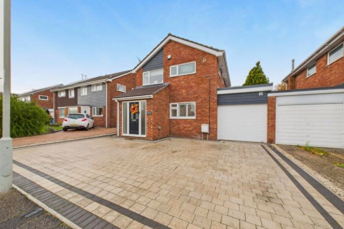 4 Bedroom Link Detached House For Sale In Warburton Road, Poole, Dorset, BH17