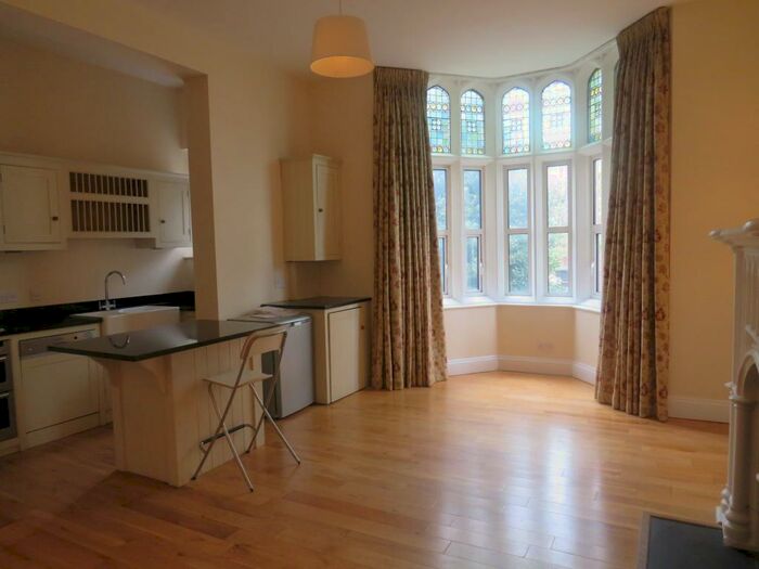 2 Bedroom Apartment To Rent In College Fields, Clifton, Bristol, BS8