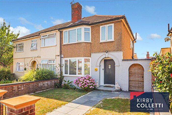 3 Bedroom Semi-Detached House To Rent In Middlefield Road, Hoddesdon, EN11