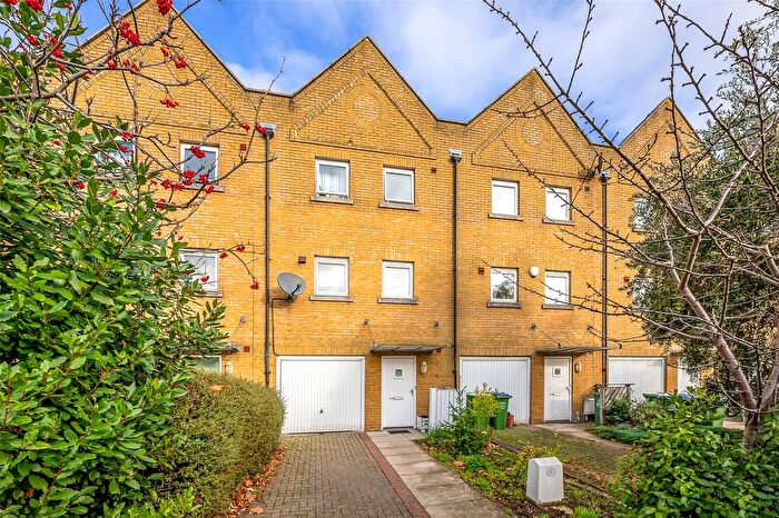 4 Bedroom Terraced House For Sale In Wharfside Close, Erith, Kent, DA8