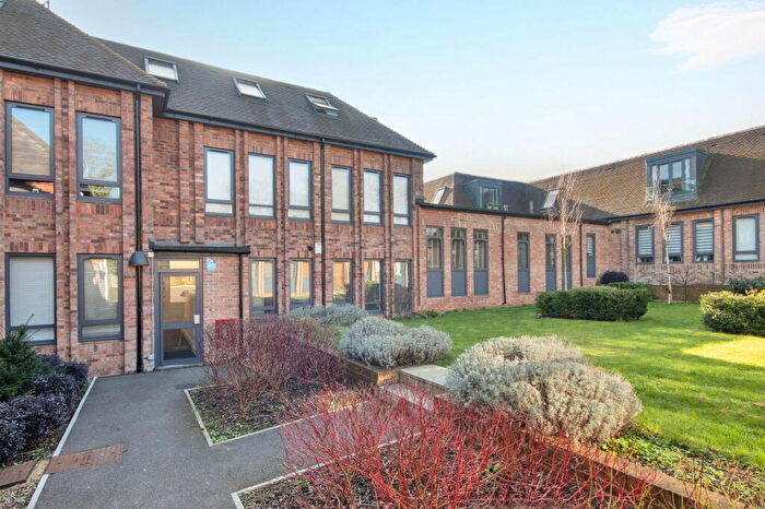 1 Bedroom Flat For Sale In New Ash Green, Kent, DA3