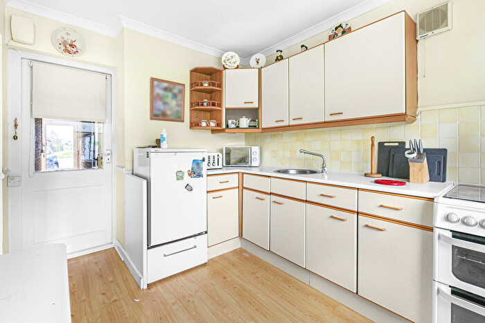 4 Bedroom Detached House For Sale In Bedmond Road, Hemel Hempstead, Hertfordshire, HP3