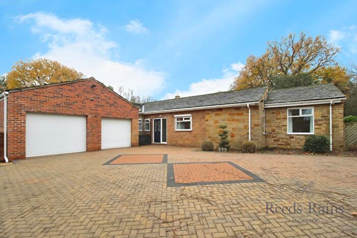 3 Bedroom Bungalow To Rent In Aberford Road, Oulton, Leeds, West Yorkshire, LS26