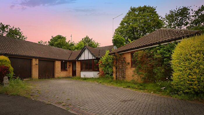 3 Bedroom Detached Bungalow For Sale In Malvern Close, Kettering, NN16
