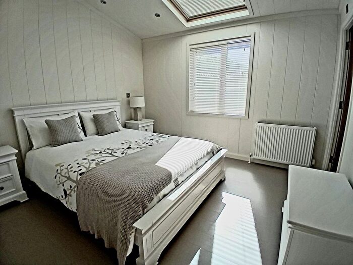 2 Bedroom Chalet For Sale In Westfield Lane, Hastings, TN35