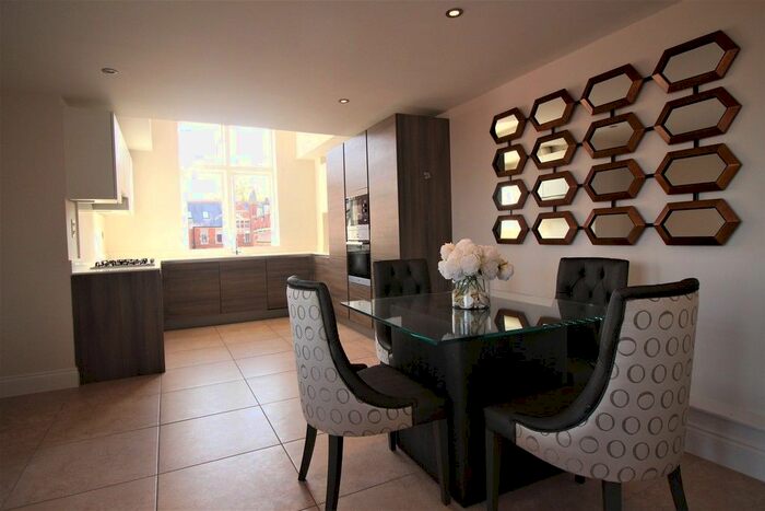 3 Bedroom Flat To Rent In Marlborough Drive, Bushey, WD23
