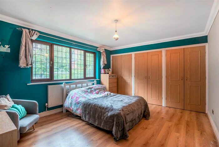 5 Bedroom Detached House For Sale In Brenchley Close, Chislehurst, BR7