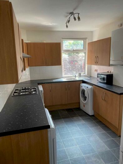 4 Bedroom Semi-Detached House To Rent In Whitby Road, Fallowfield, M14