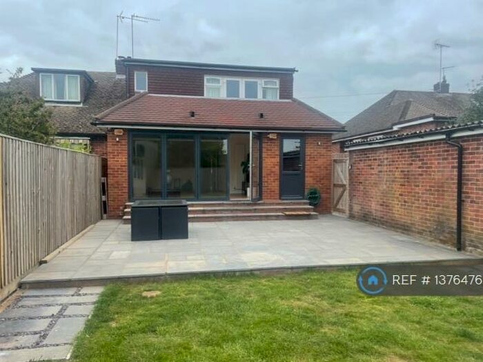 4 Bedroom Semi-Detached House To Rent In West Ridge, Bourne End, SL8