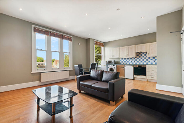 2 Bedroom Semi-Detached House To Rent In Bedford Hill, Wandsworth Common, SW12