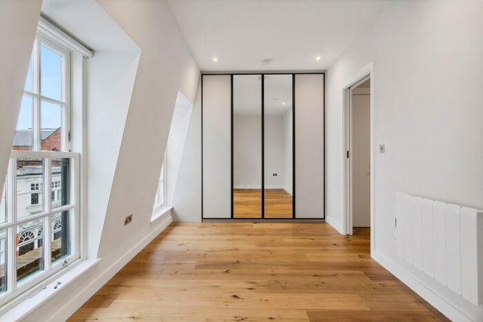 1 Bedroom Flat To Rent In George Street, Richmond, TW9