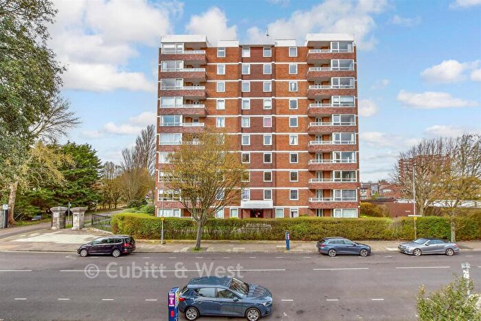 2 Bedroom Flat For Sale In Blount Road, Portsmouth, Hampshire, PO1