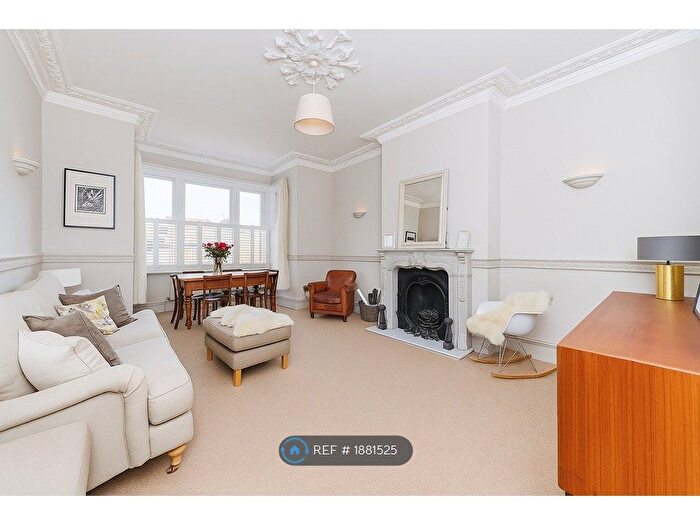 3 Bedroom Flat To Rent In The Drive, Hove, BN3