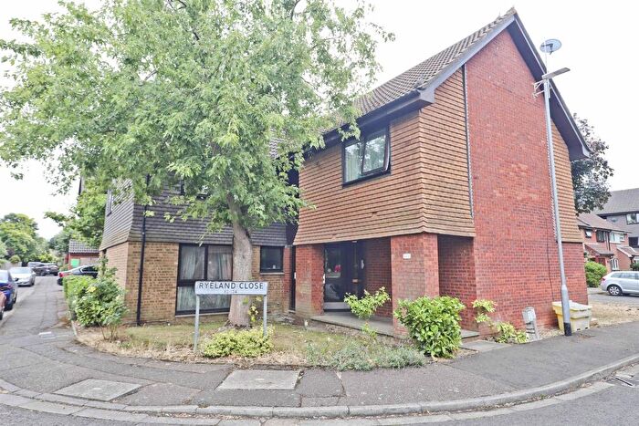 1 Bedroom Flat For Sale In Ryeland Close, Yiewsley, West Drayton, UB7