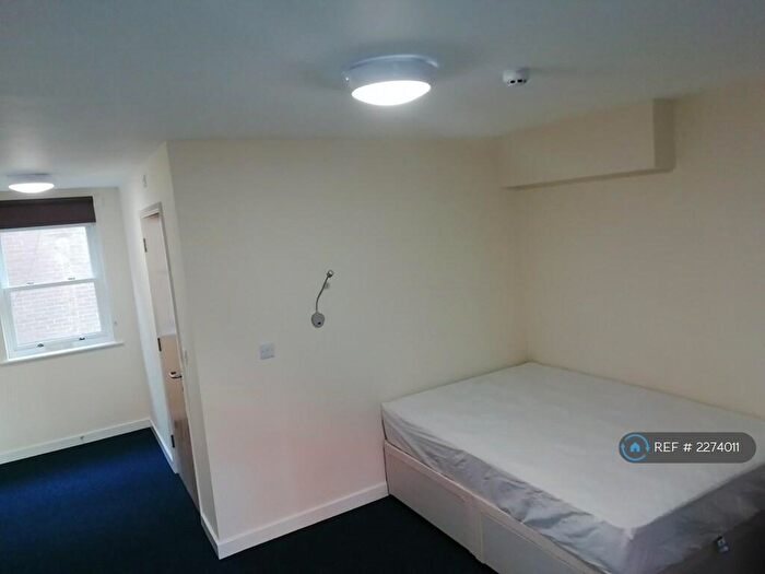 5 Bedroom Flat To Rent In Moss Yard, Leamington Spa, CV31