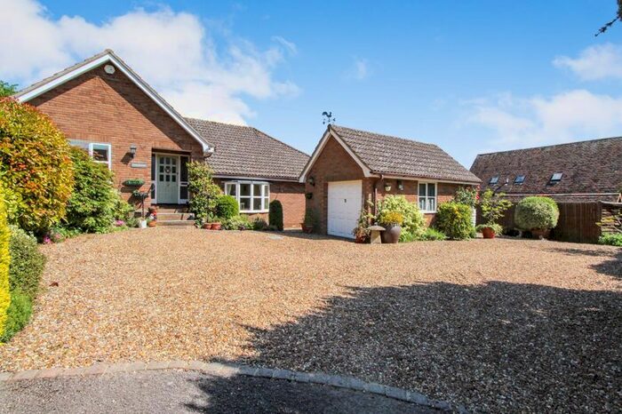 4 Bedroom Detached Bungalow For Sale In Mill Lane, Pavenham, MK43