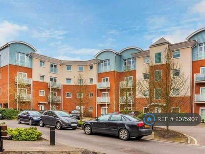 2 Bedroom Flat To Rent In Parkham House, Redhill, RH1