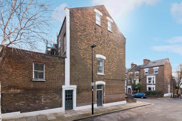 2 Bedroom Flat To Rent In Hathorne Terrace, Calverley Grove, London, N19