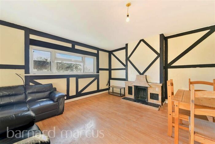 2 Bedroom Flat To Rent In Holly Parade, High Street, Feltham TW13