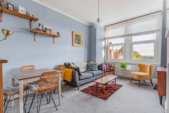 2 Bedroom Apartment For Sale In Montem Road, London, SE23