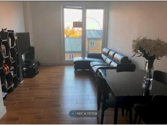 2 Bedroom Flat To Rent In Wandsworth Road, London, SW8