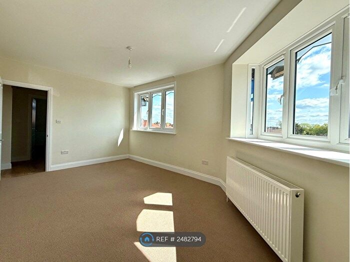 2 Bedroom Flat To Rent In Court Parade, Wembley, HA0