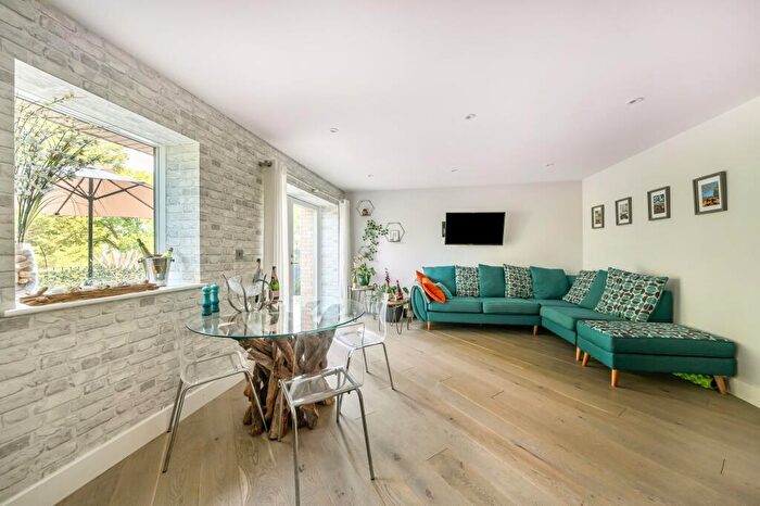 1 Bedroom Flat For Sale In Court Lane, Oaks View Court Lane, KT19