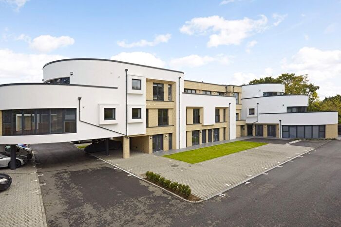 2 Bedroom Flat To Rent In Court Lane, Epsom, KT19