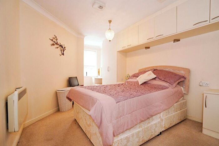 1 Bedroom Flat For Sale In Southdown Road, Southdown, Harpenden, AL5