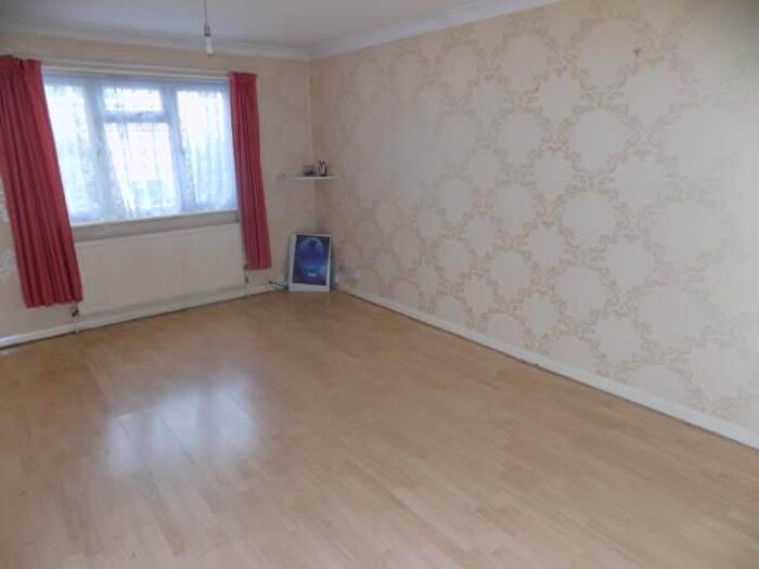 3 Bedroom House To Rent In Northborough Road, Slough, Berkshire, SL2