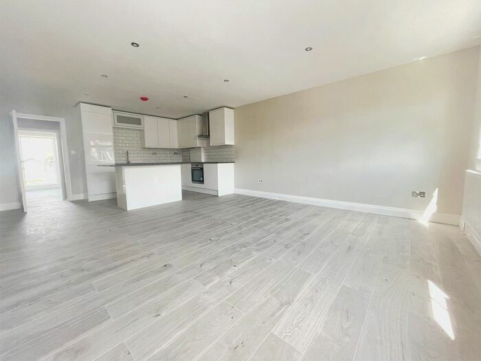 2 Bedroom Flat To Rent In Gipsy Road, London, SE27