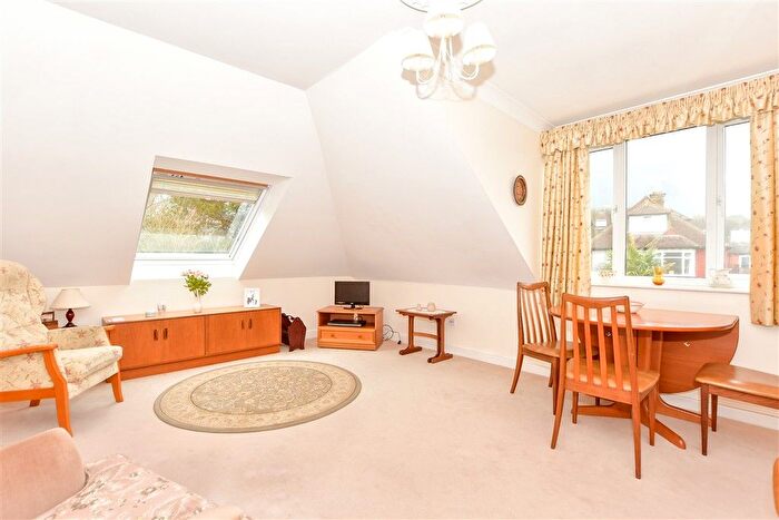1 Bedroom Flat For Sale In Sea Front, Hayling Island, Hampshire, PO11