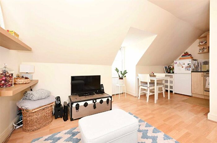 1 Bedroom Flat To Rent In Church Road, Hove, BN3