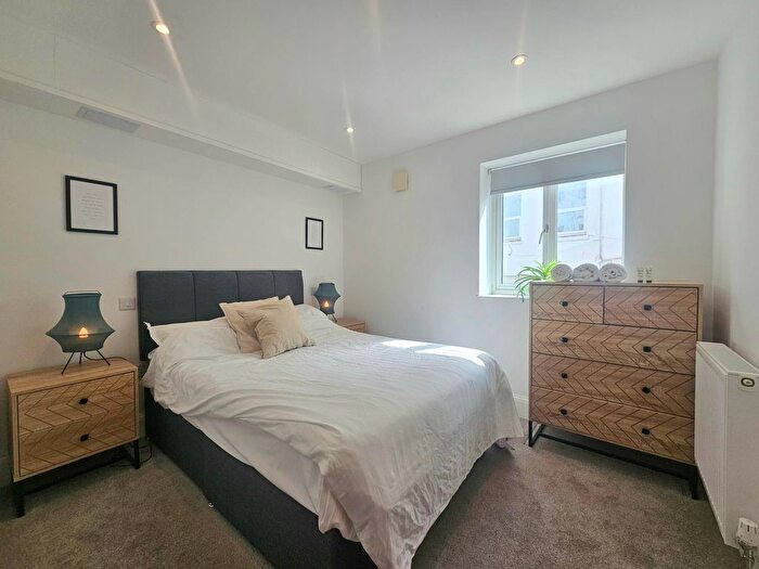 1 Bedroom Flat To Rent In Park Lane, Torquay, TQ1