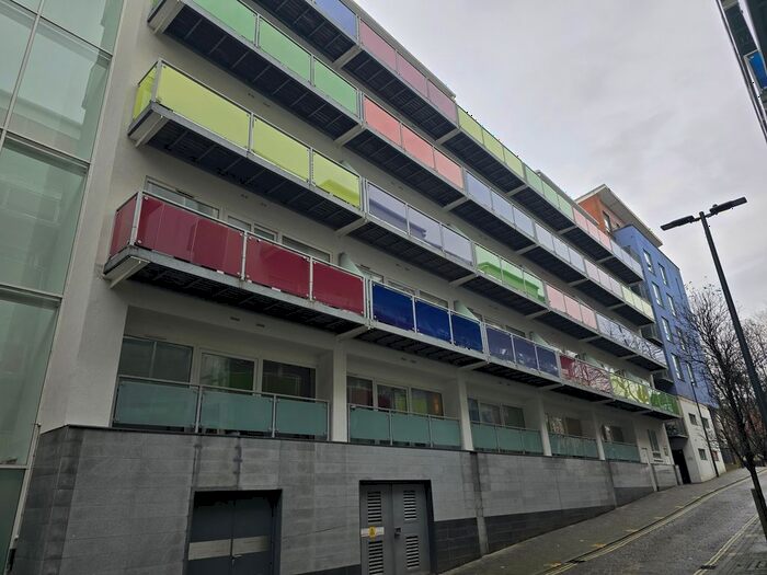 2 Bedroom Flat To Rent In Concord Street, Leeds, LS2