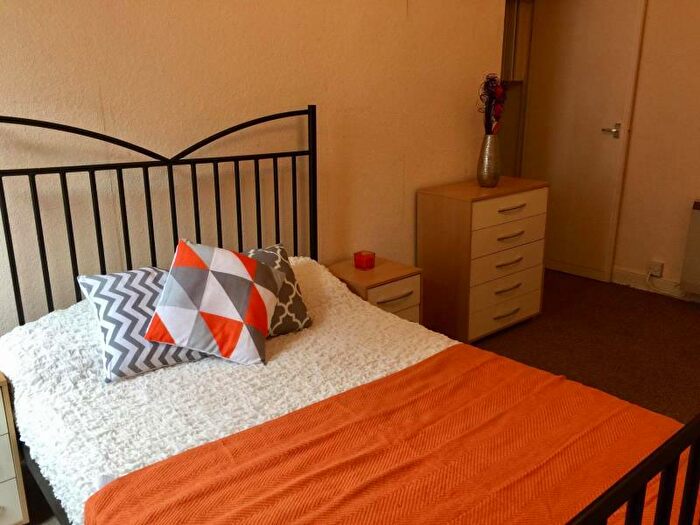 1 Bedroom Flat To Rent In Flat, North Grange Road, LS6