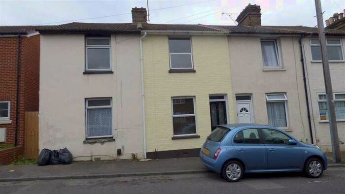 3 Bedroom Terraced House To Rent In Christmas Street, Gillingham, ME7