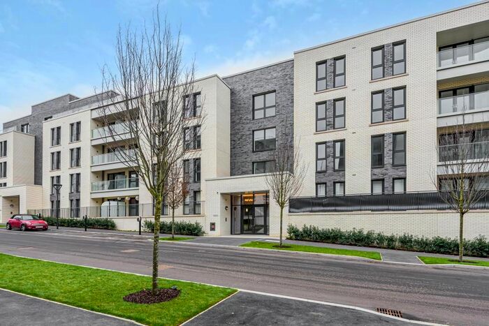 1 Bedroom Flat To Rent In Longcross, Surrey KT16