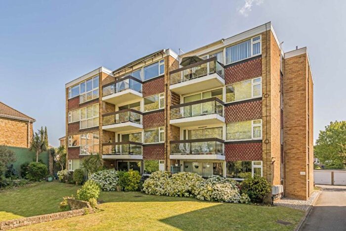 2 Bedroom Flat For Sale In Portsmouth Road, Kingston Upon Thames, KT1