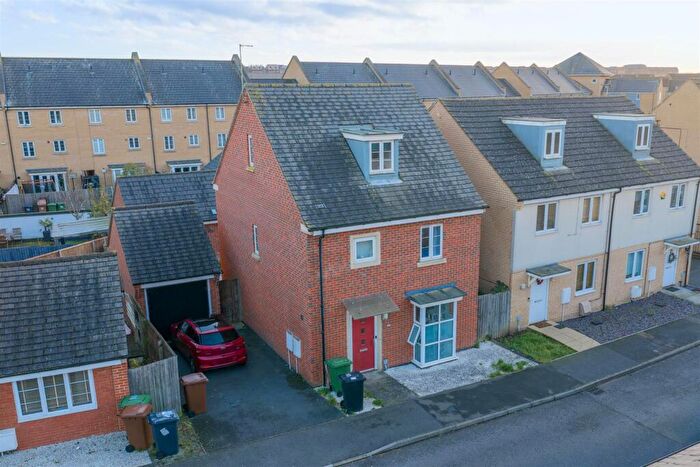 4 Bedroom Detached House For Sale In Wayside Crescent, Hampton Vale, Peterborough, PE7