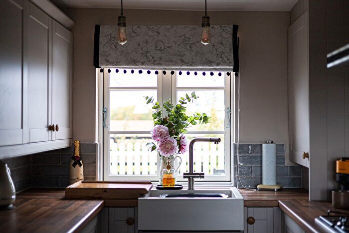 3 Bedroom Semi-Detached House For Sale In Pear Tree Cottages, Southend-On-Sea, SS3