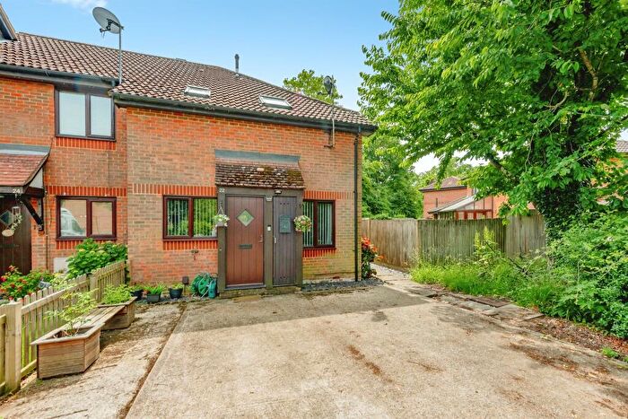 1 Bedroom End Of Terrace House For Sale In Carlton Tye, Horley, RH6