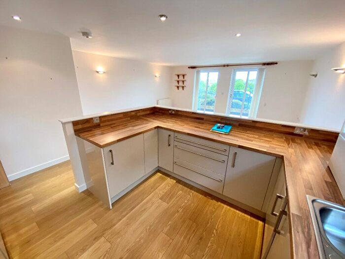 2 Bedroom Flat To Rent In St Davids Hill, St Davids, Exeter, EX4