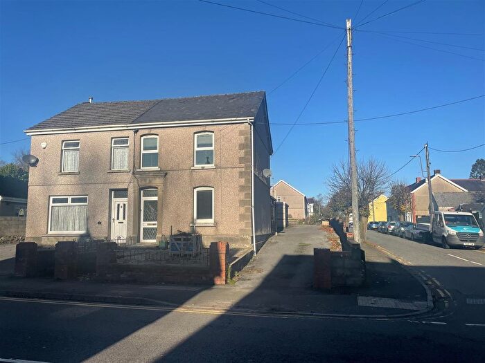 3 Bedroom Semi-detached House To Rent In Ammanford Road, Llandybie, Ammanford, SA18